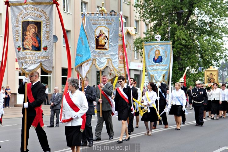 Boże Ciało: procesja parafii Matki Bożej Nieustającej Pomocy