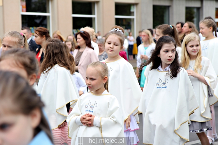 Boże Ciało: procesja parafii Matki Bożej Nieustającej Pomocy