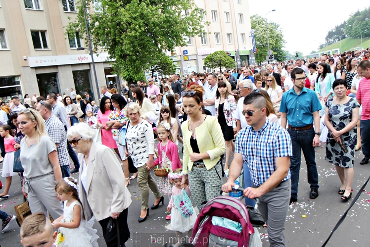 Boże Ciało: procesja parafii Matki Bożej Nieustającej Pomocy