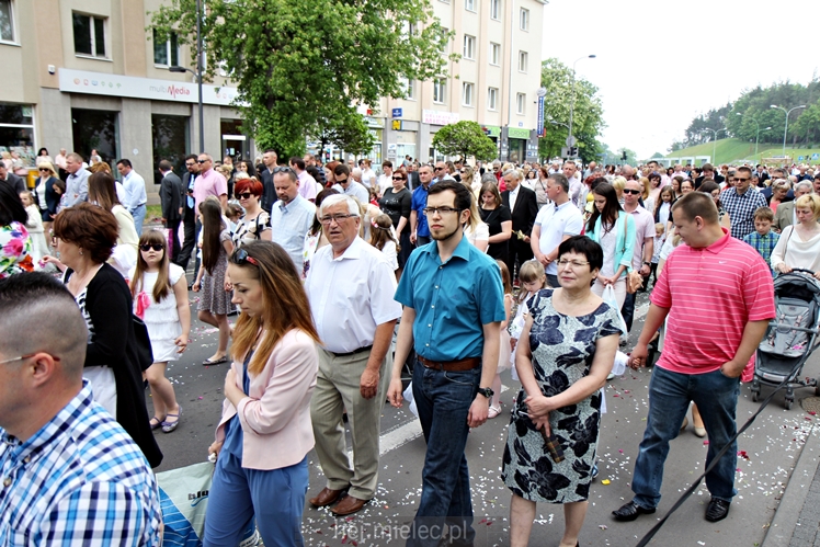Boże Ciało: procesja parafii Matki Bożej Nieustającej Pomocy