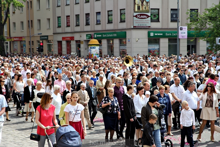 Boże Ciało: procesja parafii Matki Bożej Nieustającej Pomocy