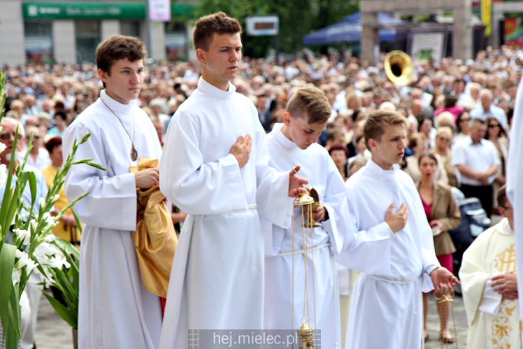 Boże Ciało: procesja parafii Matki Bożej Nieustającej Pomocy
