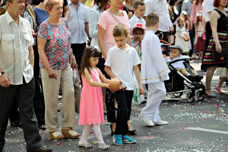Boże Ciało: procesja parafii Matki Bożej Nieustającej Pomocy