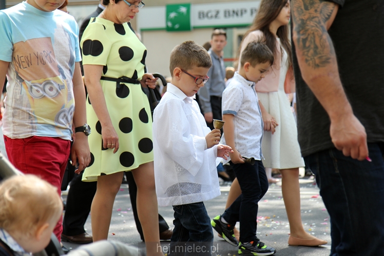 Boże Ciało: procesja parafii Matki Bożej Nieustającej Pomocy