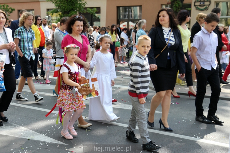 Boże Ciało: procesja parafii Matki Bożej Nieustającej Pomocy