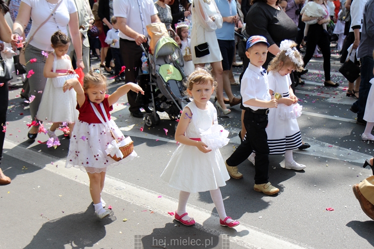 Boże Ciało: procesja parafii Matki Bożej Nieustającej Pomocy