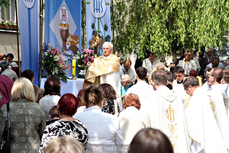 Boże Ciało: procesja parafii Matki Bożej Nieustającej Pomocy