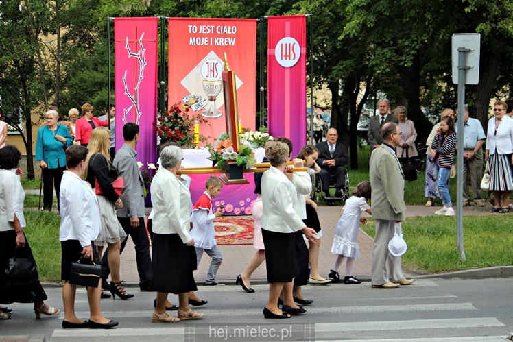 Boże Ciało: procesja parafii Matki Bożej Nieustającej Pomocy