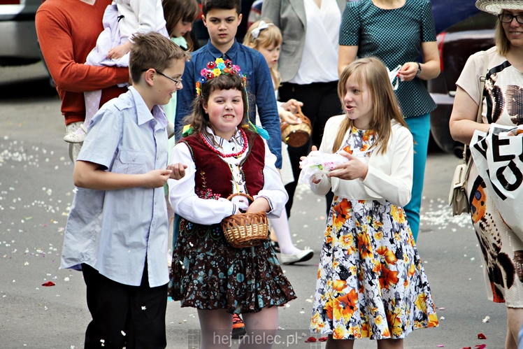 Boże Ciało: procesja parafii Matki Bożej Nieustającej Pomocy