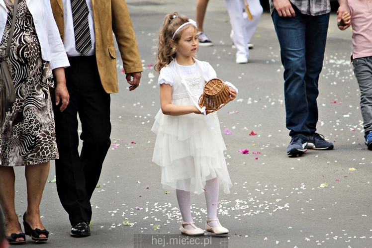 Boże Ciało: procesja parafii Matki Bożej Nieustającej Pomocy