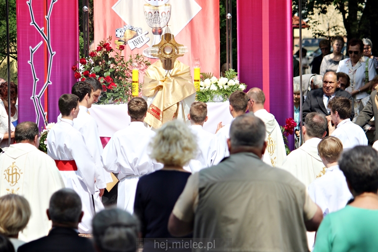 Boże Ciało: procesja parafii Matki Bożej Nieustającej Pomocy