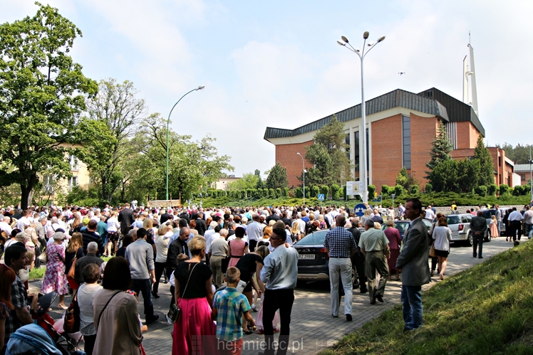 Boże Ciało: procesja parafii Matki Bożej Nieustającej Pomocy
