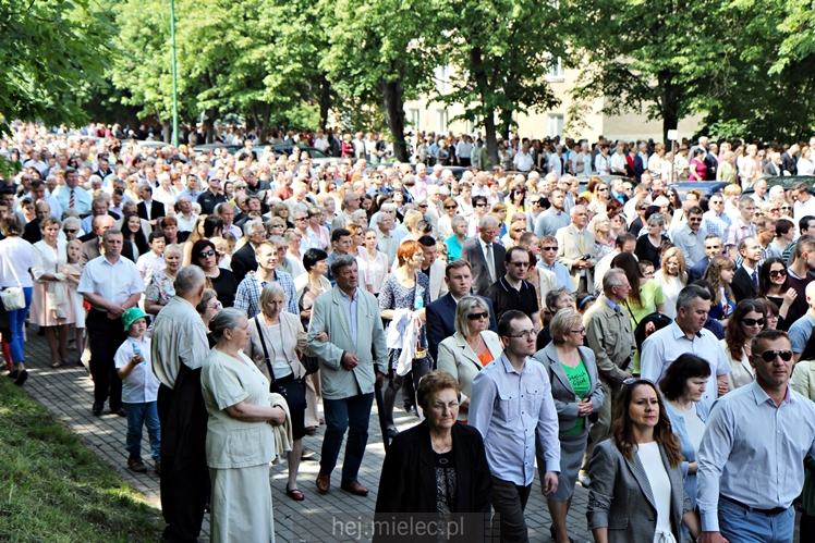 Boże Ciało: procesja parafii Matki Bożej Nieustającej Pomocy