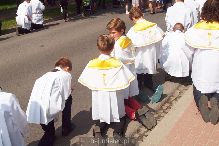 Boże Ciało: procesje w parafach pw. Ducha Świętego oraz Św. Mateusza w Mielcu