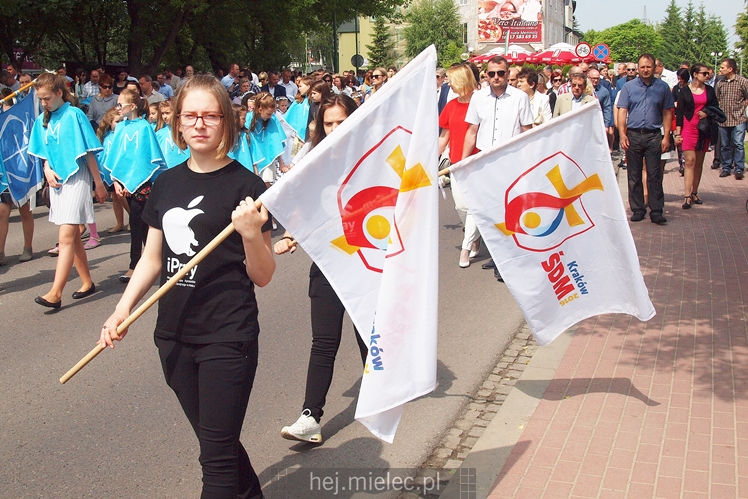 Boże Ciało: procesje w parafach pw. Ducha Świętego oraz Św. Mateusza w Mielcu