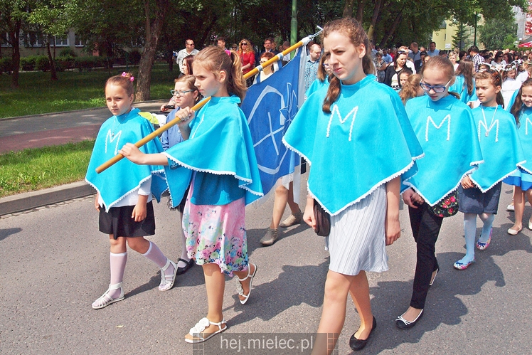 Boże Ciało: procesje w parafach pw. Ducha Świętego oraz Św. Mateusza w Mielcu