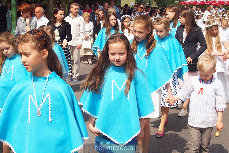 Boże Ciało: procesje w parafach pw. Ducha Świętego oraz Św. Mateusza w Mielcu