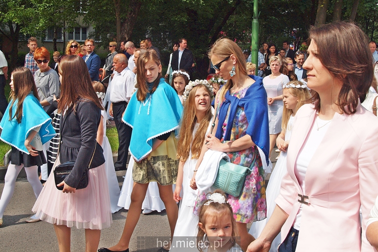 Boże Ciało: procesje w parafach pw. Ducha Świętego oraz Św. Mateusza w Mielcu