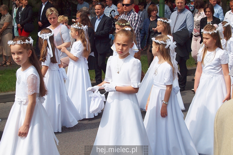 Boże Ciało: procesje w parafach pw. Ducha Świętego oraz Św. Mateusza w Mielcu