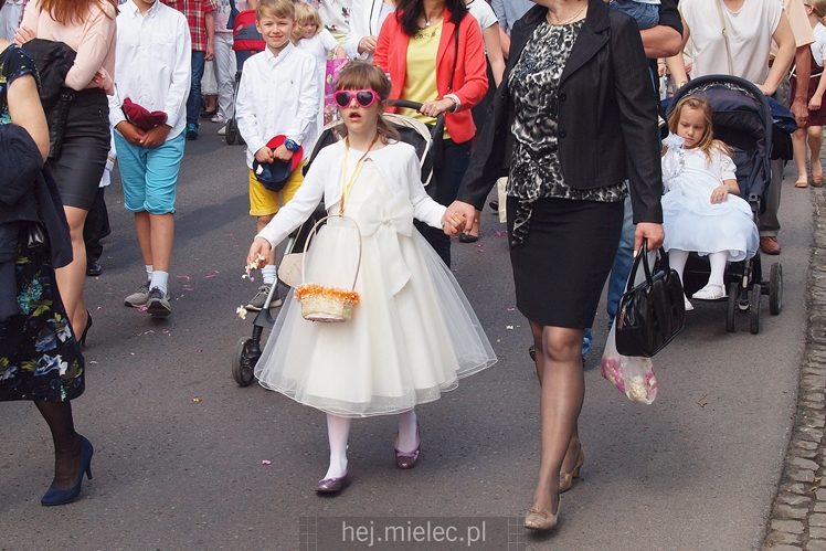 Boże Ciało: procesje w parafach pw. Ducha Świętego oraz Św. Mateusza w Mielcu