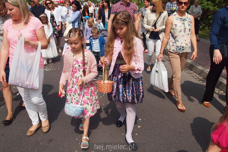 Boże Ciało: procesje w parafach pw. Ducha Świętego oraz Św. Mateusza w Mielcu