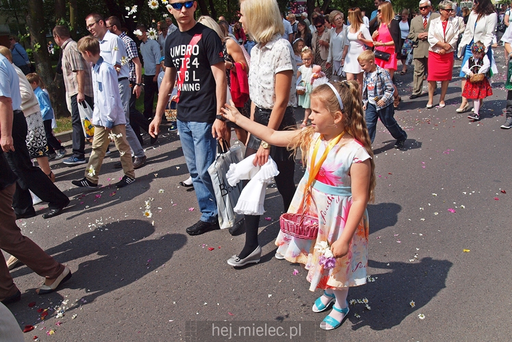 Boże Ciało: procesje w parafach pw. Ducha Świętego oraz Św. Mateusza w Mielcu