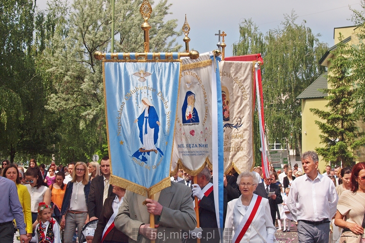 Boże Ciało: procesje w parafach pw. Ducha Świętego oraz Św. Mateusza w Mielcu