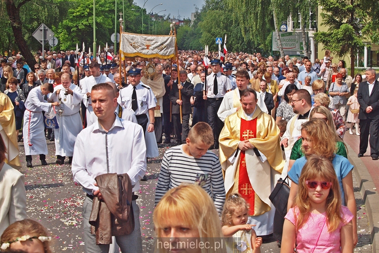Boże Ciało: procesje w parafach pw. Ducha Świętego oraz Św. Mateusza w Mielcu