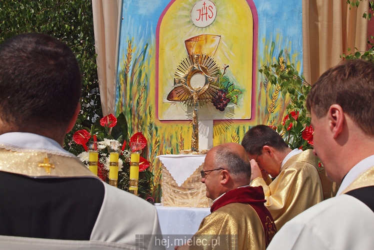 Boże Ciało: procesje w parafach pw. Ducha Świętego oraz Św. Mateusza w Mielcu