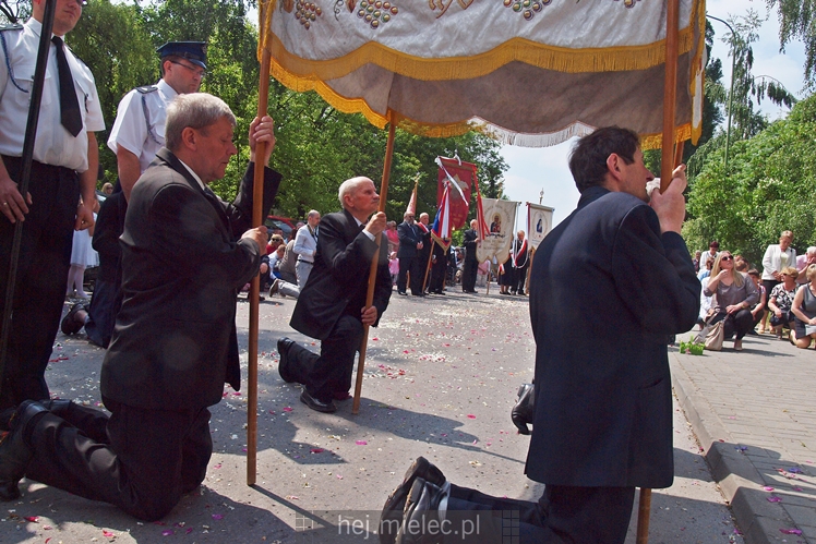 Boże Ciało: procesje w parafach pw. Ducha Świętego oraz Św. Mateusza w Mielcu