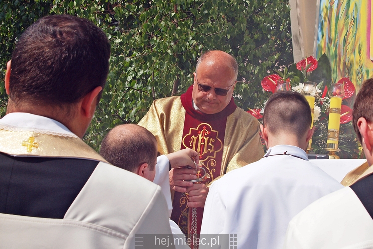 Boże Ciało: procesje w parafach pw. Ducha Świętego oraz Św. Mateusza w Mielcu