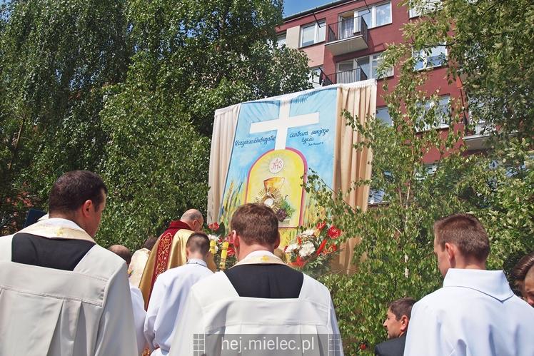 Boże Ciało: procesje w parafach pw. Ducha Świętego oraz Św. Mateusza w Mielcu