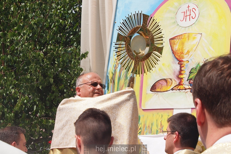 Boże Ciało: procesje w parafach pw. Ducha Świętego oraz Św. Mateusza w Mielcu