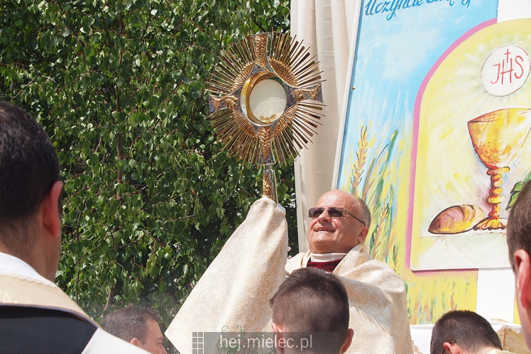 Boże Ciało: procesje w parafach pw. Ducha Świętego oraz Św. Mateusza w Mielcu