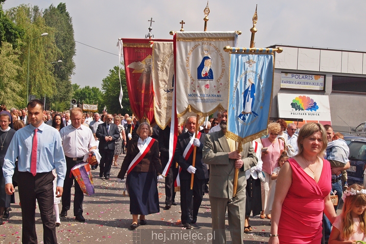 Boże Ciało: procesje w parafach pw. Ducha Świętego oraz Św. Mateusza w Mielcu