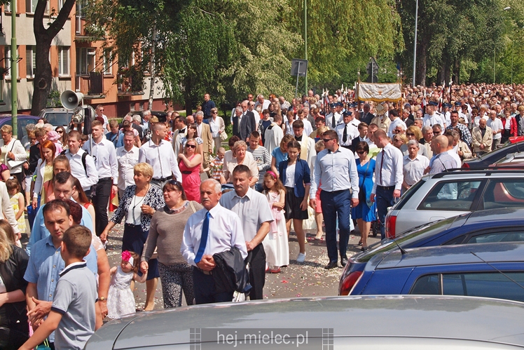 Boże Ciało: procesje w parafach pw. Ducha Świętego oraz Św. Mateusza w Mielcu