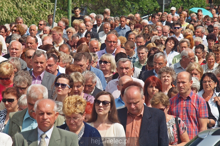 Boże Ciało: procesje w parafach pw. Ducha Świętego oraz Św. Mateusza w Mielcu