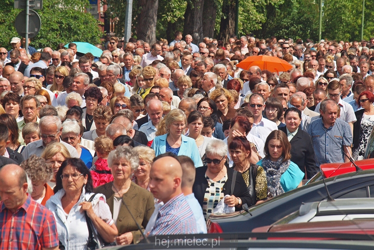 Boże Ciało: procesje w parafach pw. Ducha Świętego oraz Św. Mateusza w Mielcu
