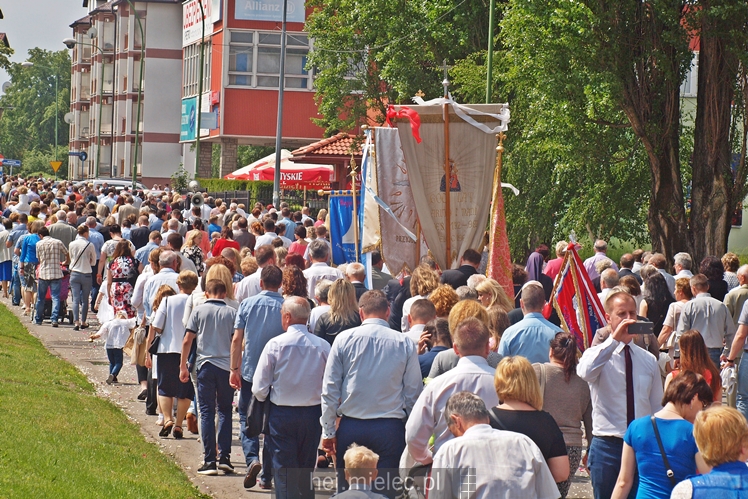 Boże Ciało: procesje w parafach pw. Ducha Świętego oraz Św. Mateusza w Mielcu