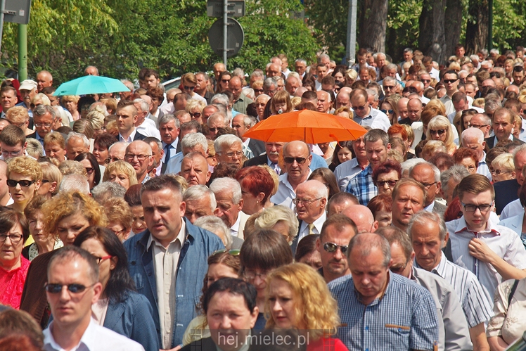Boże Ciało: procesje w parafach pw. Ducha Świętego oraz Św. Mateusza w Mielcu