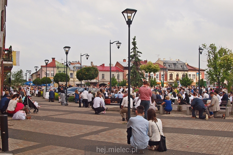 Boże Ciało: procesje w parafach pw. Ducha Świętego oraz Św. Mateusza w Mielcu