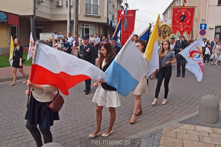 Boże Ciało: procesje w parafach pw. Ducha Świętego oraz Św. Mateusza w Mielcu