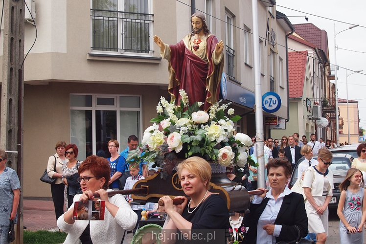 Boże Ciało: procesje w parafach pw. Ducha Świętego oraz Św. Mateusza w Mielcu
