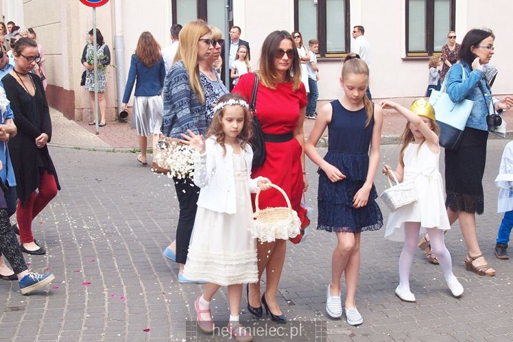 Boże Ciało: procesje w parafach pw. Ducha Świętego oraz Św. Mateusza w Mielcu