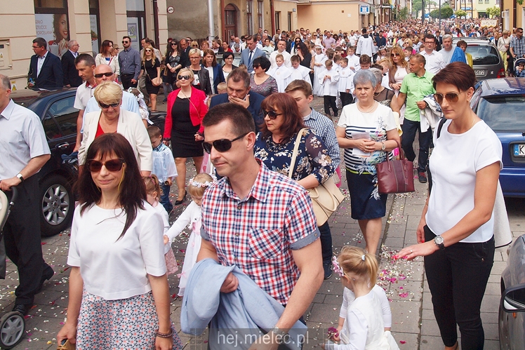 Boże Ciało: procesje w parafach pw. Ducha Świętego oraz Św. Mateusza w Mielcu