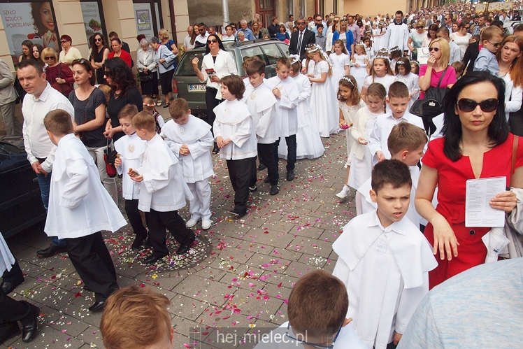 Boże Ciało: procesje w parafach pw. Ducha Świętego oraz Św. Mateusza w Mielcu