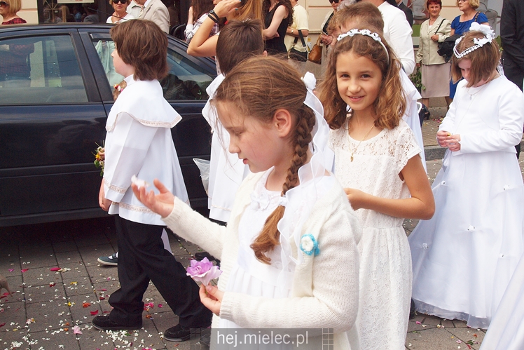 Boże Ciało: procesje w parafach pw. Ducha Świętego oraz Św. Mateusza w Mielcu
