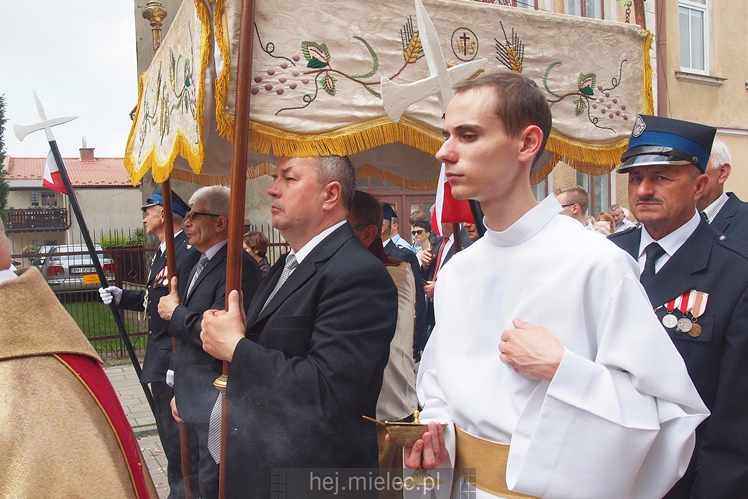 Boże Ciało: procesje w parafach pw. Ducha Świętego oraz Św. Mateusza w Mielcu