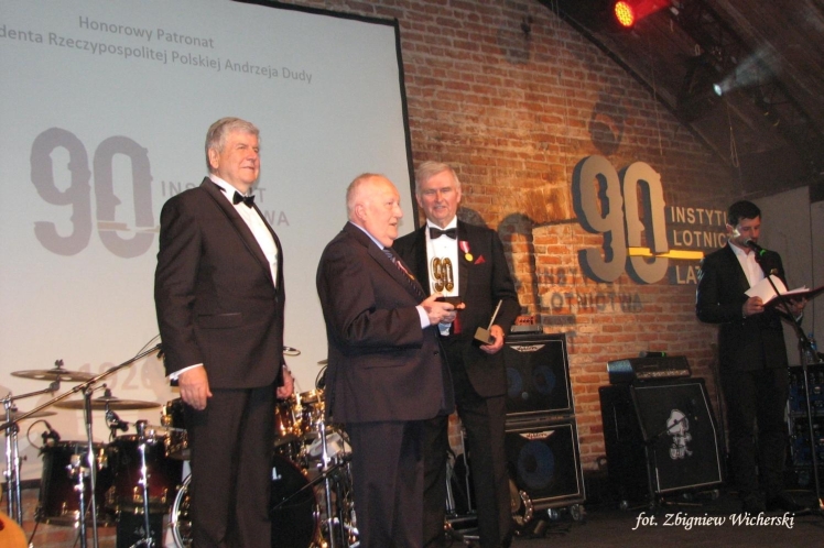 Gali z okazji 90-lecia działalności Instytutu Lotnictwa w Warszawie