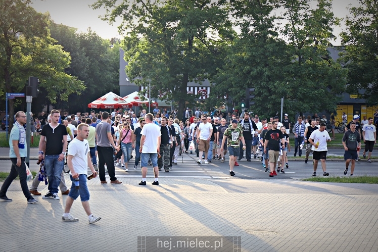 FETA PO AWANSIE! Tysiące kibiców świętowało awans na ulicach miasta - CZĘŚĆ I